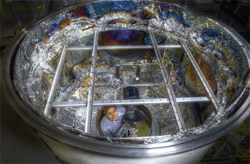 说明: NASA team developing optical coatings for aluminum mirrors.