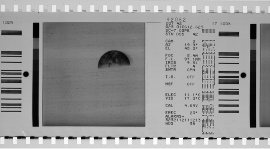 说明: A typical film image from a Surveyor mission with a CRT display (left) and associated data fields (right) is shown; this is the data that the University of Arizona is tasked with digitizing and storing. (Image credit: Matrox Imaging)
