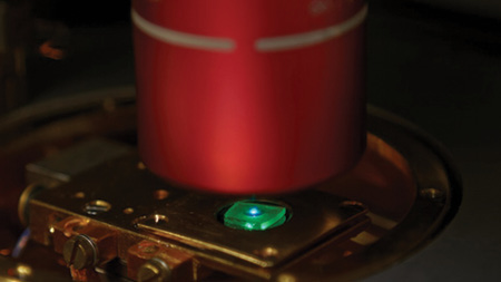 说明: Perovskite quantum dots are brighter, faster than other dot designs